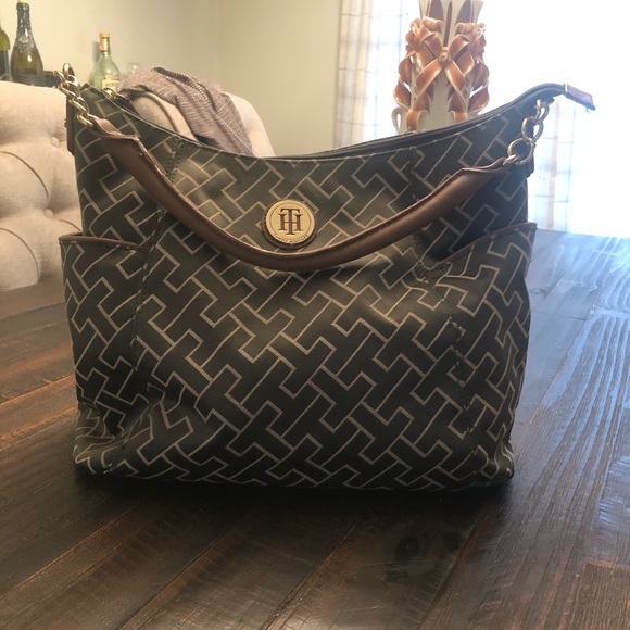 Like Brand New Tommy Hilfiger shoulder/satchel bag. - Picture 2 of 11